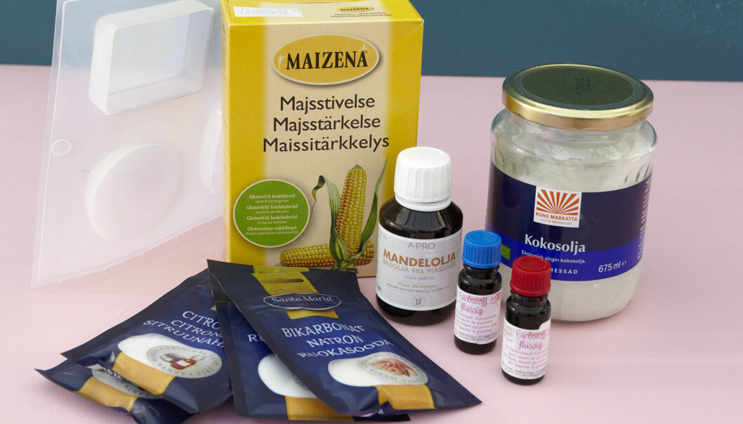 Det går åt en hel del citronsyra och bikarbonat, övriga ingrediensen räcker till många satser. Material till badbomber