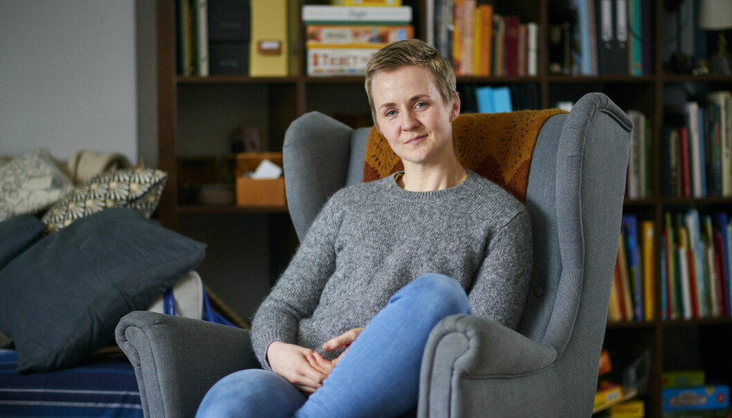 Att jobba med Plattnormen har blivit väldigt viktigt för Matilda, som i dag ser det som hennes egen form av kroppsaktivism. Matilda Lindmark sitter i en fåtölj i hemmet i Sundsvall.