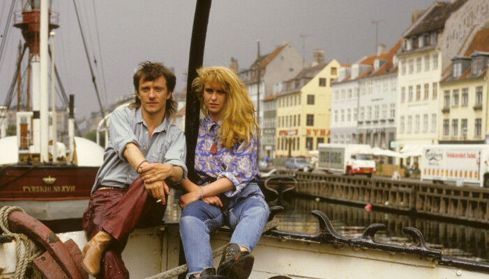 Sanne Salomonsen och Mats Ronander var gifta mellan 1985 och 1992. De bodde en tid i Sverige. Här är året 1984 och de befinner sig i Nyhavn, Köpenhamn. Mats Ronander och Sanne Salomonsen sitter i en båt i Nyhavn i Köpenhamn.