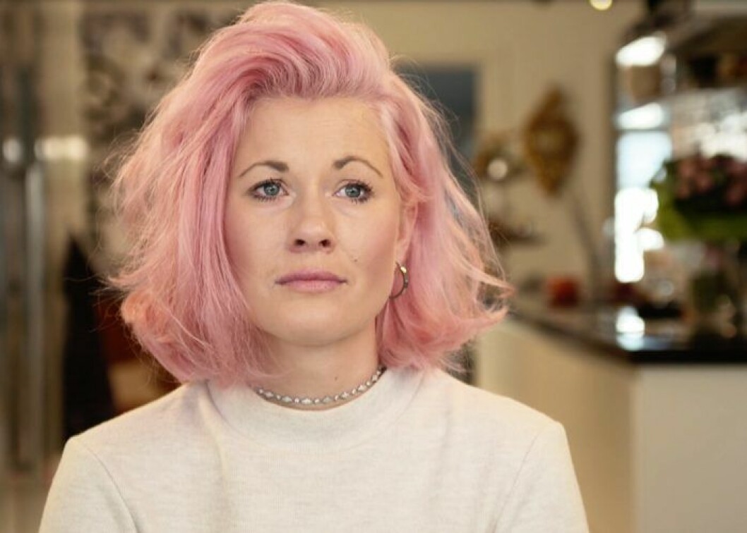 Familjehemsmamman Melinda känner skuld över det som hände Esmeralda, trots att hon gjorde allt hon kunde. Melinda Jacobs gråter och berättar om sorgen efter Lilla hjärtat.