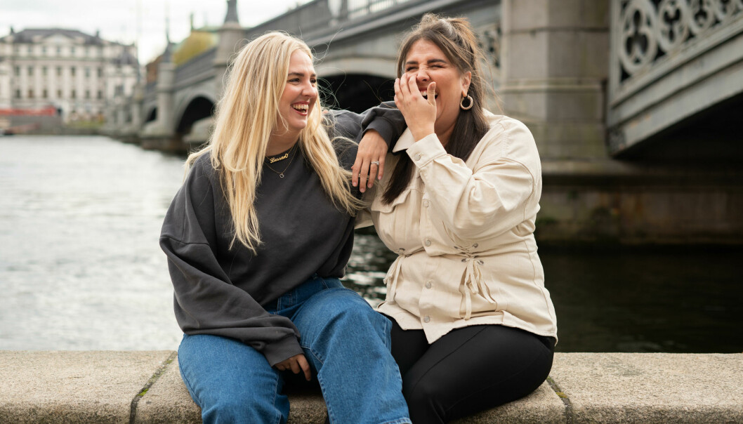 Systrarna Micaëla och Stefanie Gripenberg har podden Vem vill prata med en sorgsen?