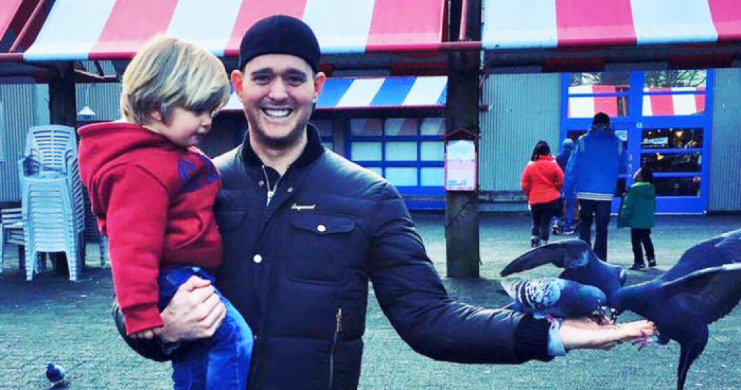 Michaels, då 3-åriga, son Noah diagnostiserades med levercancer 2016. Foto: Scope Features / IBL Bildbyrå Michael Bublé med sin son.