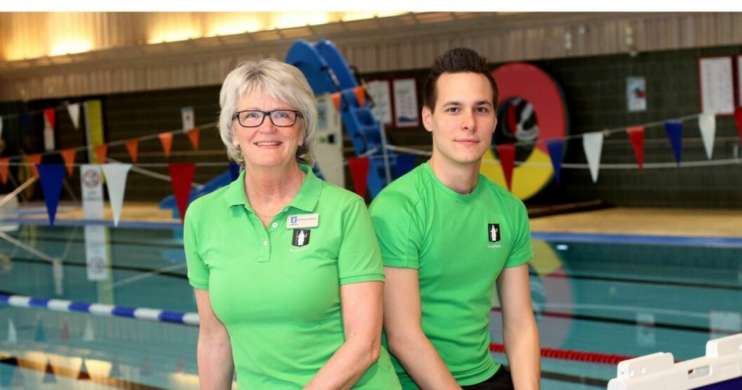 Anna-Karin och Oscar jobbar som badvakter på Fjärås simhall och Kungsbacka simhall. Foto: Susanne Stamming Anna-Karin och Oscar jobbar som badvakter på Fjärås simhall och Kungsbacka simhall.