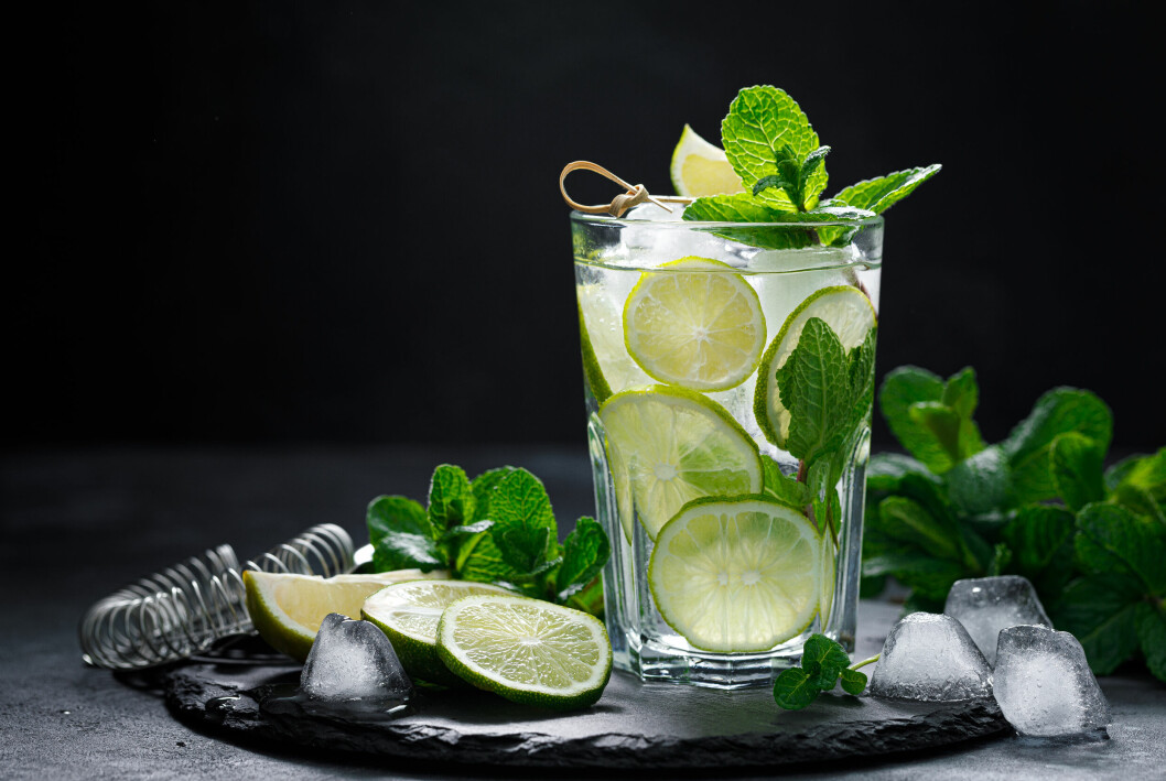 Drinken mojito.