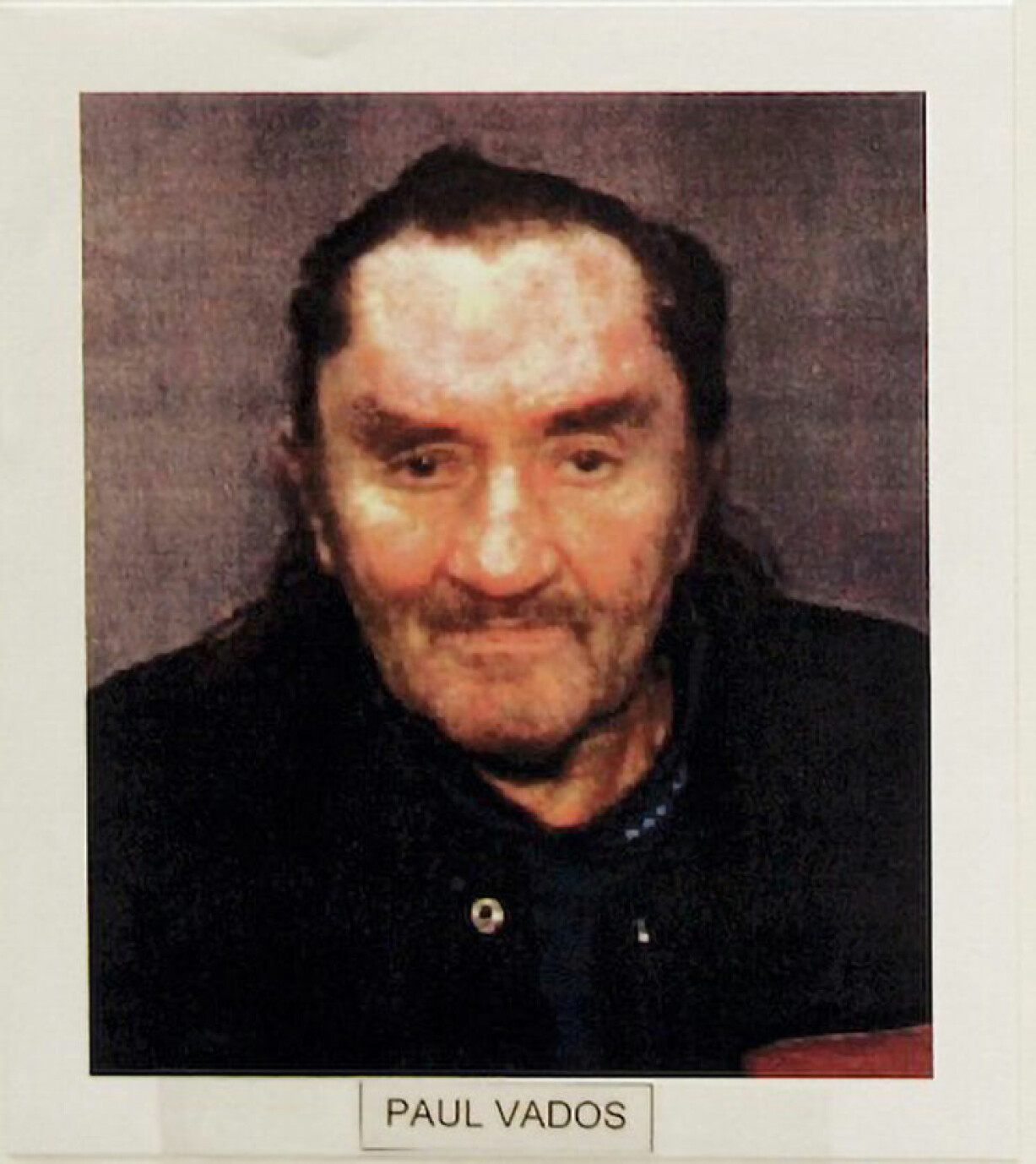 Hemlöse Paul Vados hittades död 1999. Han hade också en påfallande dyrbar livförsäkring. Paul Vados - mördad av "svarta änkorna" Helen Golay och Olga Rutterschmidt
