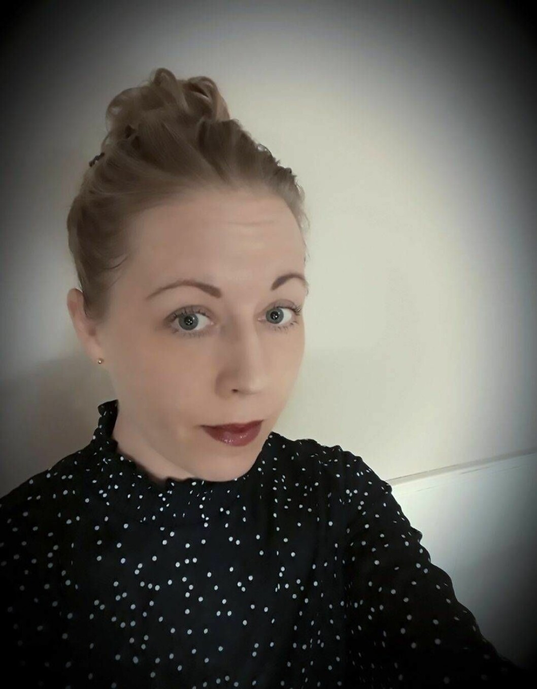 Emmas syster Lina berättar med egna ord den den fruktansvärda upplevelsen. Porträtt av mördade Emmas syster Lina