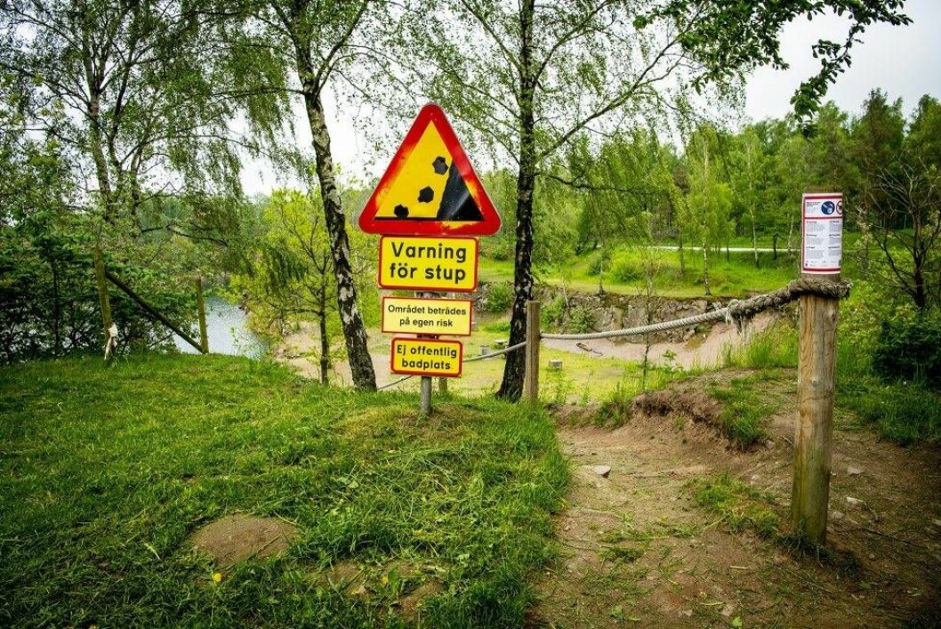 Varningsskyltar vid Dalby stenbrott