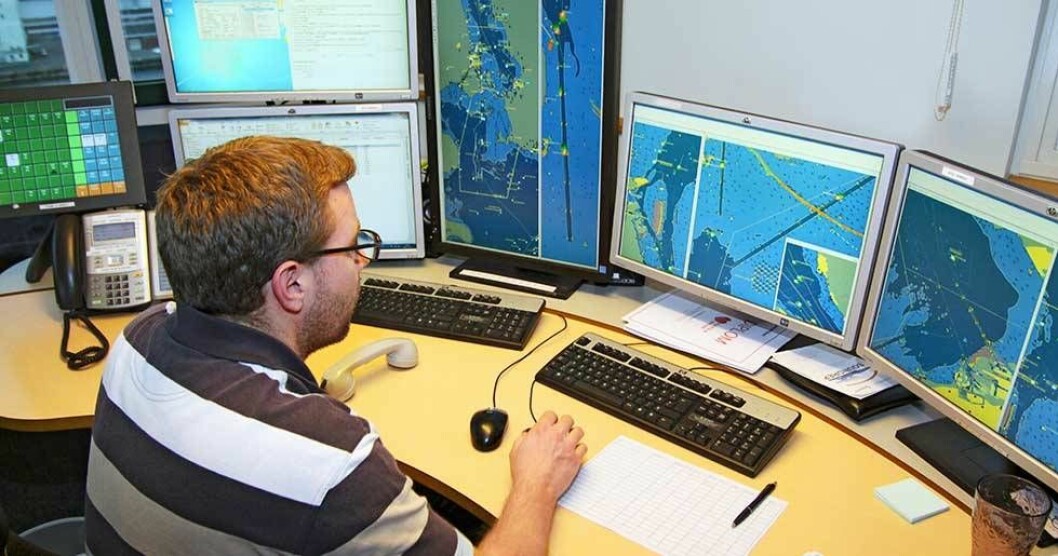 Christian Pettersson, VTS-operatör, följer på sina skärmar fartygen i Öresund. Härifrån kartlade man hur Madsens ubåt rört sig. Christian Pettersson, VTS-operatör, följer på sina skärmar fartygen i Öresund. Härifrån kartlade man hur Madsens ubåt rört sig.