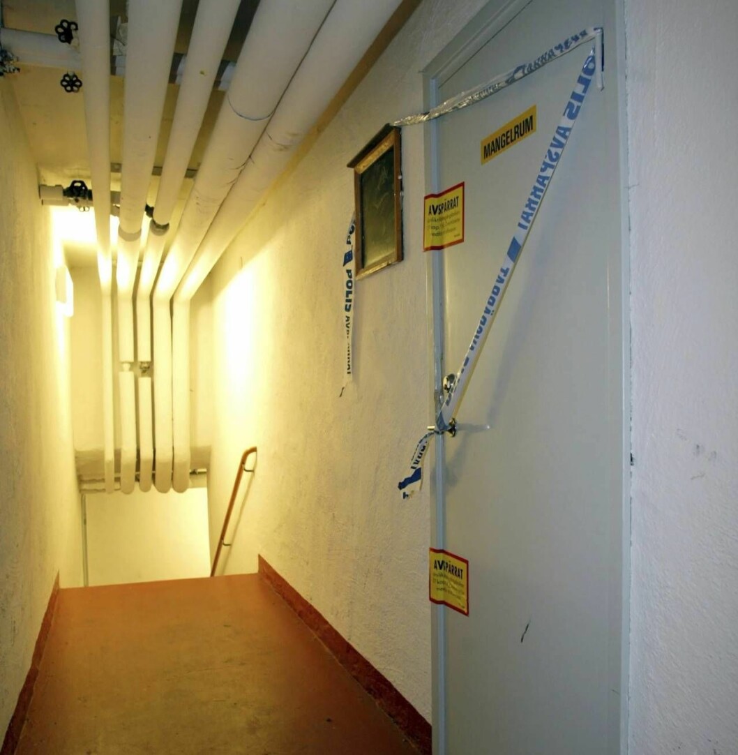 Delar av huset där mordet ägde rum spärrades av. Delar av huset där mordet ägde rum spärrades av.