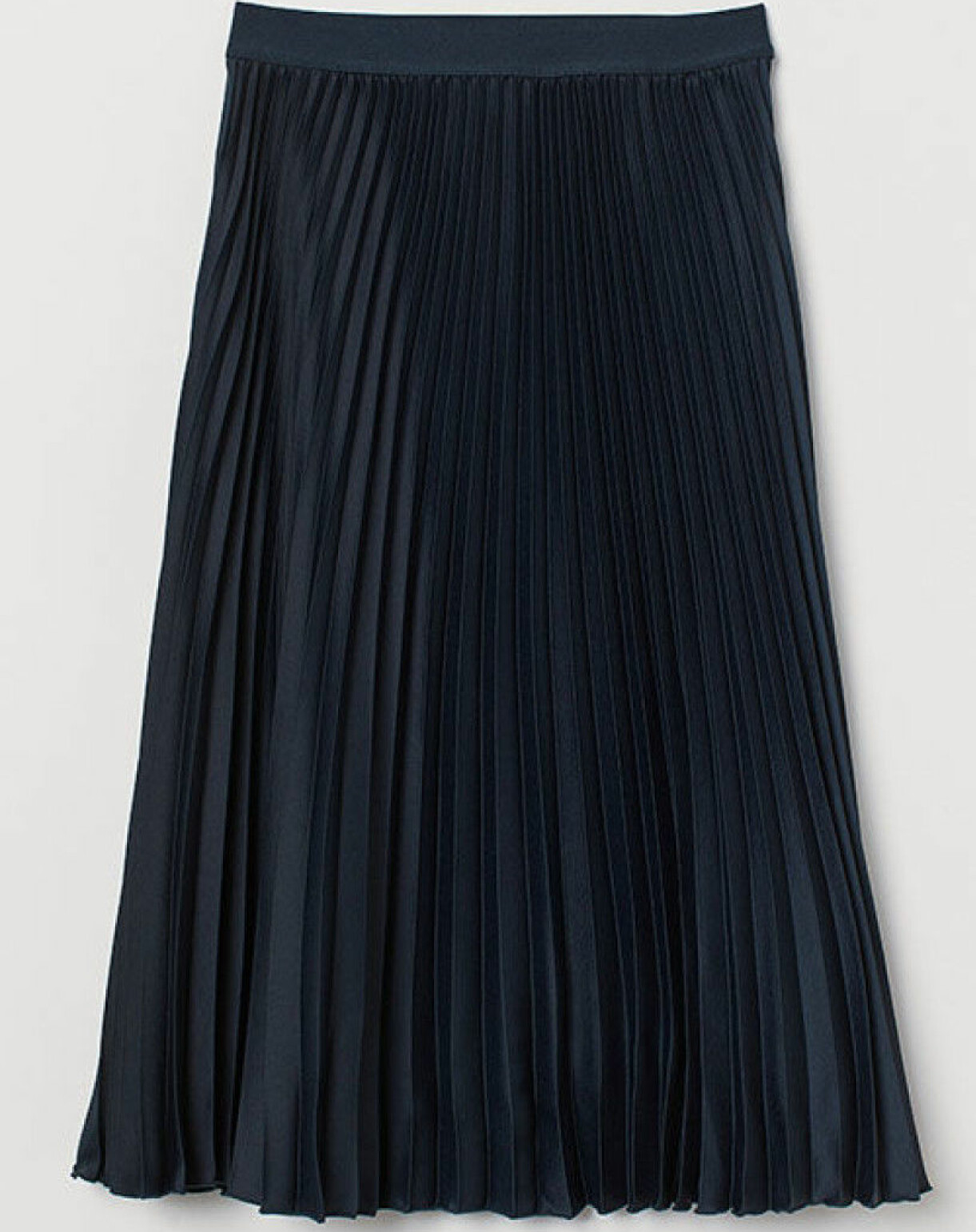 Mörkblå plisserad kjol från H&amp;M som kronprinsessan Victoria bar hösten 2020.