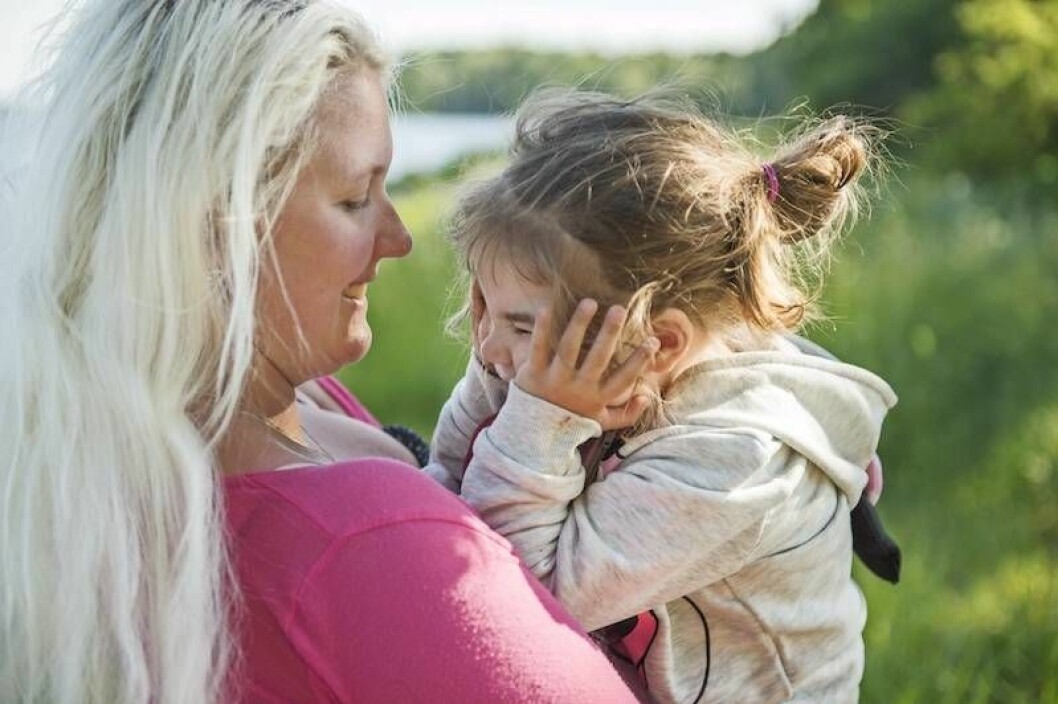 My är lycklig över att ha fått bli mamma till lilla Ayse – och drömmer om ett syskon till henne. My njuter av sin spralliga dotter Ayse.