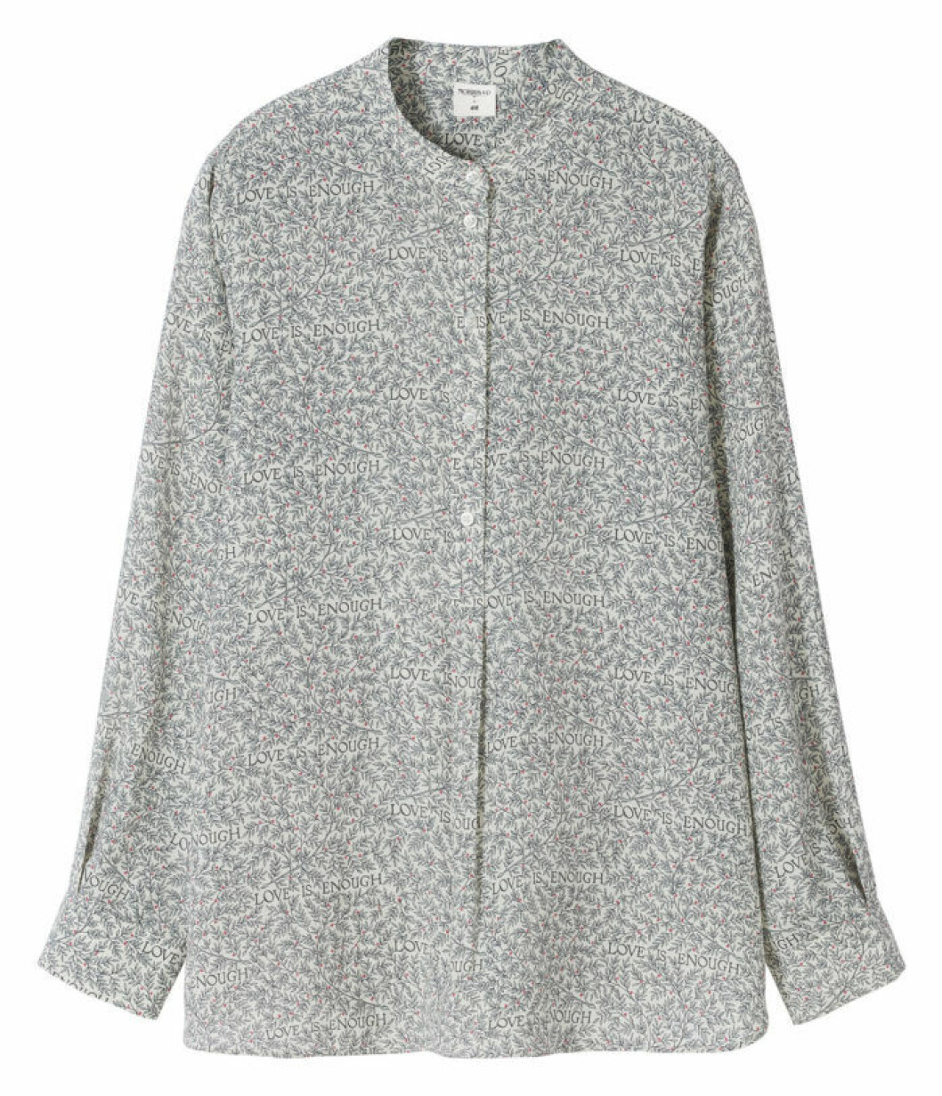 Skjorta med farfarskrage Love is enough William Morris H&M