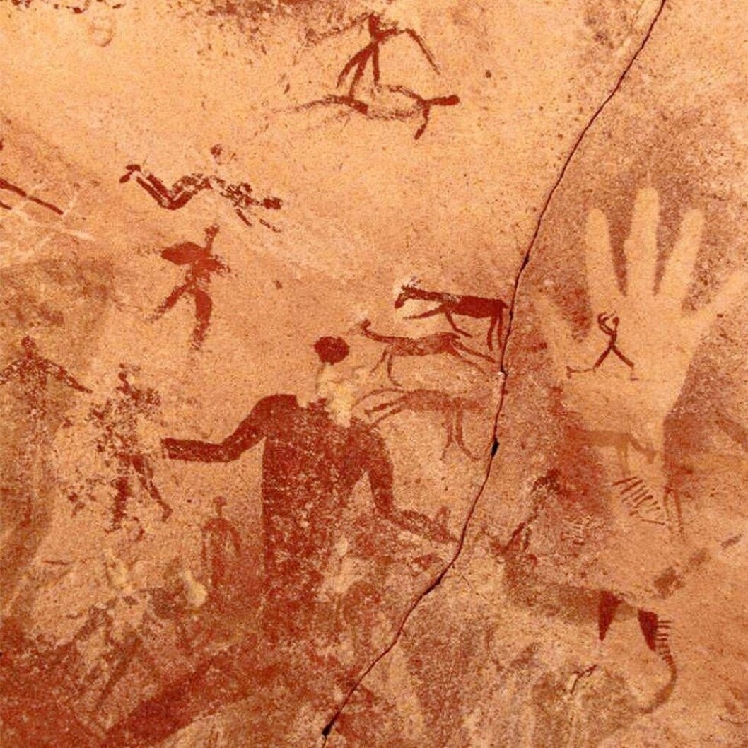 Det kryllar av olika varelser, figurer och avtryck i Cave of Beasts i Egypten. Men frågetecknen är många kring de forntida målningarna.