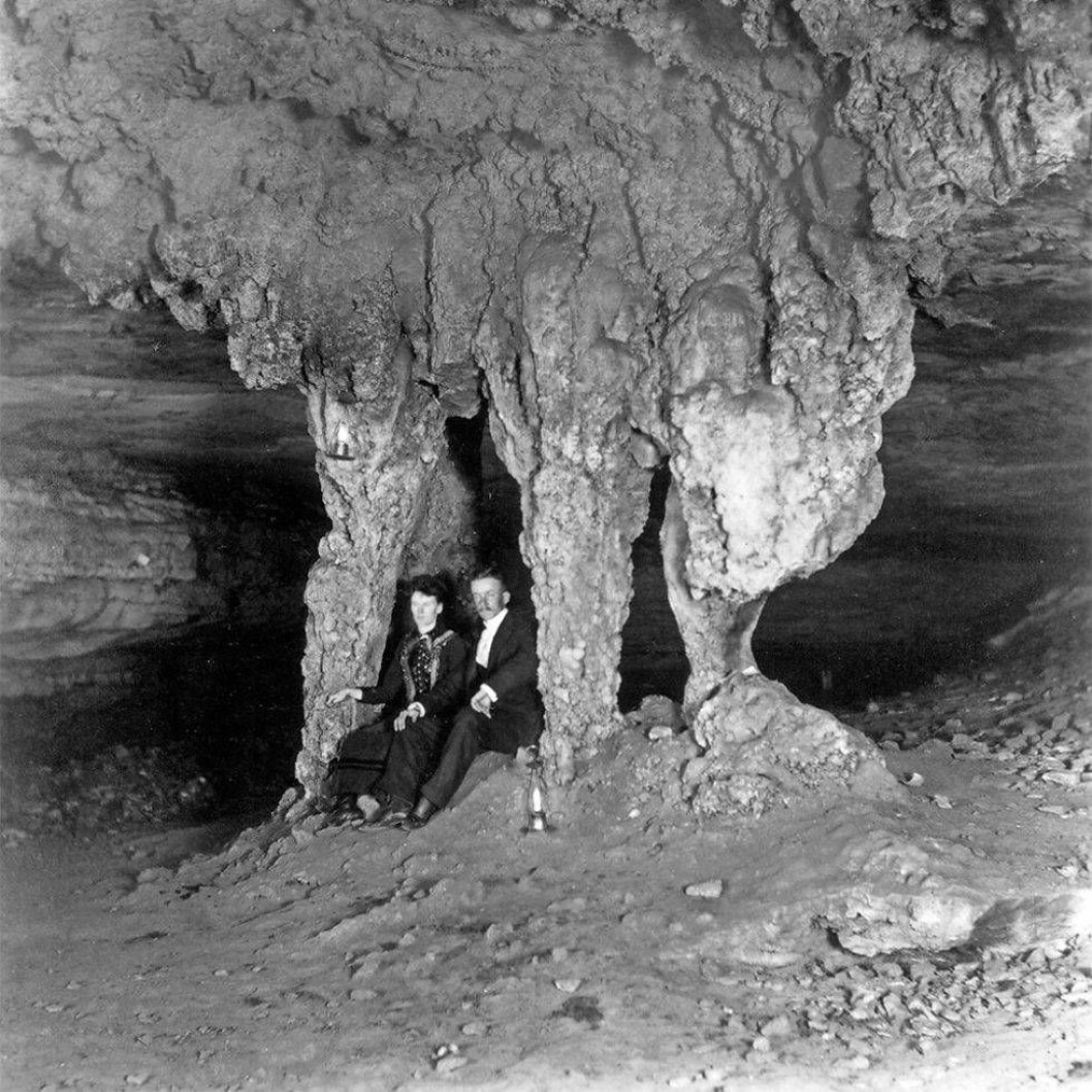 Enligt folktron spökar döda patienter i Mammoth cave i USA.