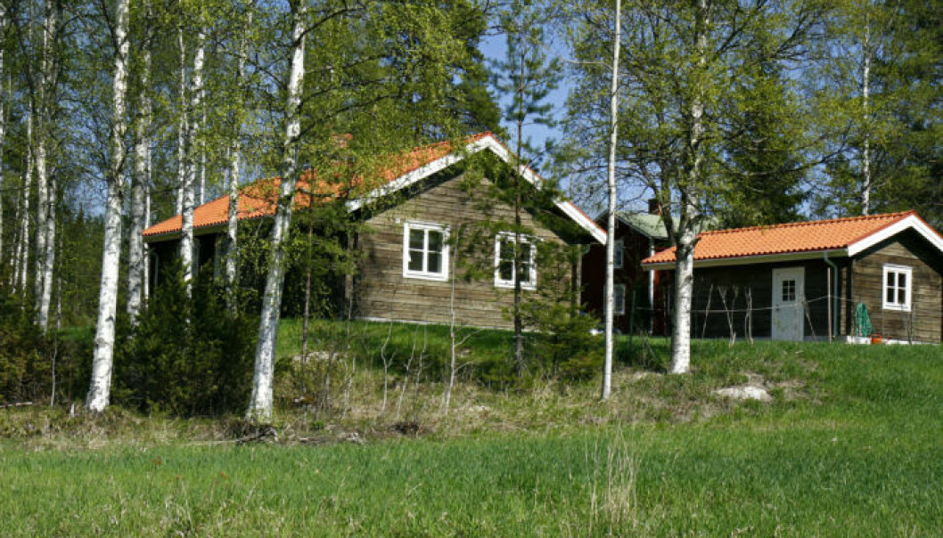 När Victoria och Daniel inte är med kungafamiljen så besöker de gärna Daniels föräldrar i sommarstugan i Acktjära. Där har Olle Westling byggt ett eget hus till kronprinsessparet och självfallet en stuga som huserar vakterna från Säpo.