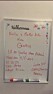 På en whiteboard på BB har personalen skrivit en grattis-hälsning till Nellie, mormor Nilla och kompisen Moa.