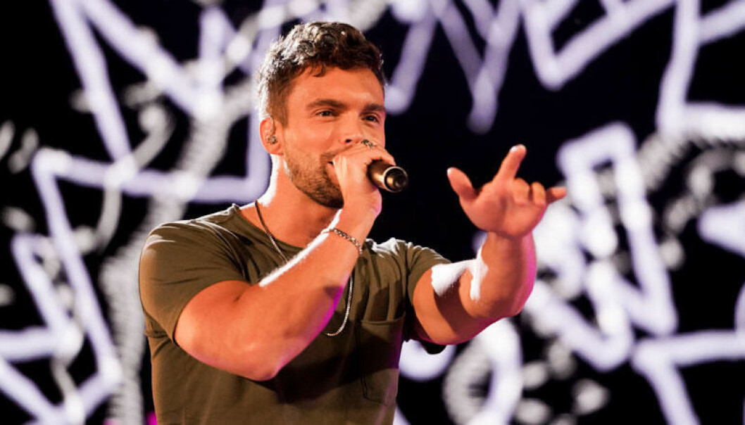 Niklas Hultberg sjunger under Idols kvalvecka.