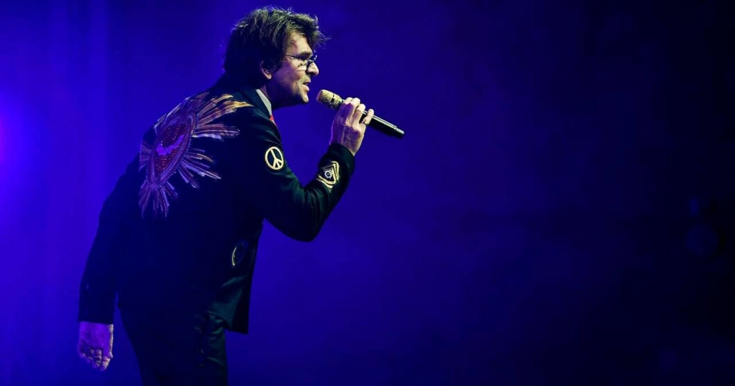 Foto: Carolina Byrmo/Aftonbladet/TT Så mycket bättre 2019: Niklas Strömstedt framför en låt på sin julshow