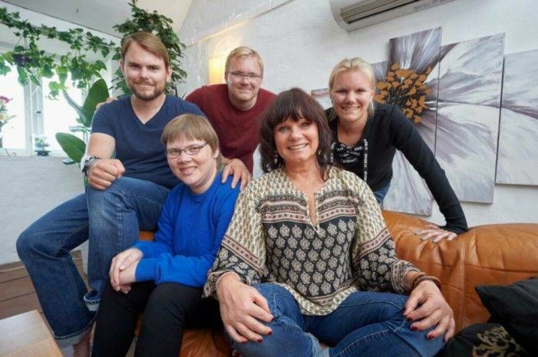 Familjen hjälpte Nina att ta tag i sin mörkrädsla en gång för alla. Här är Nina med barnen Patrick, Camilla, Fredrick och Carita. Familjen hjälpte Nina att ta tag i sin mörkrädsla en gång för alla. Här är Nina med barnen Patrick, Camilla, Fredrick och Carita.