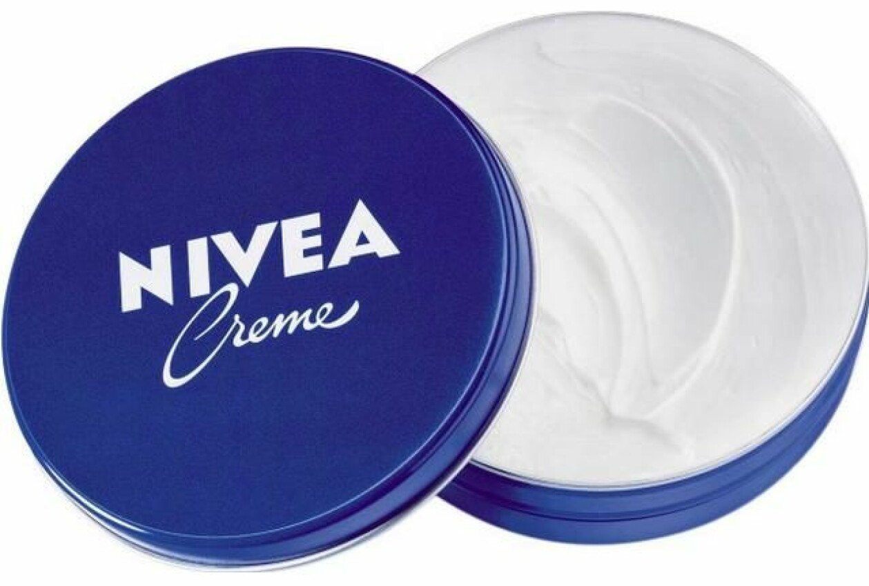 Nivea creme lanserades 1911 och blev snabbt en världssuccé som lade grunden till modern hudvård. Idag är Nivea creme en uppskattad hudvårdsfavorit som kan användas på hela kroppen och ansiktet. Nivea fuktkräm