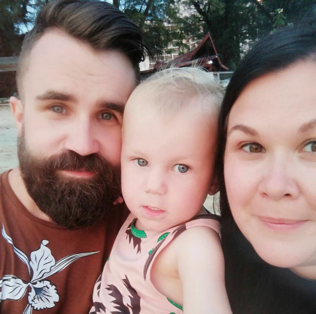 Familjen Thomasson på stranden Penang i Malaysia.