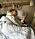 Nora Nilsson sover i sjukhussängen efter att ha blivit sövd i samband med en gastroskopi.