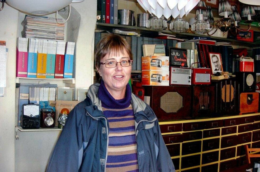 Nossebro elektriska affär startades 1923 av Marianne Johanssons farfar. Foto: Ann-Christin Mathiasson Marianne Johansson i Nossebro elektriska affär.