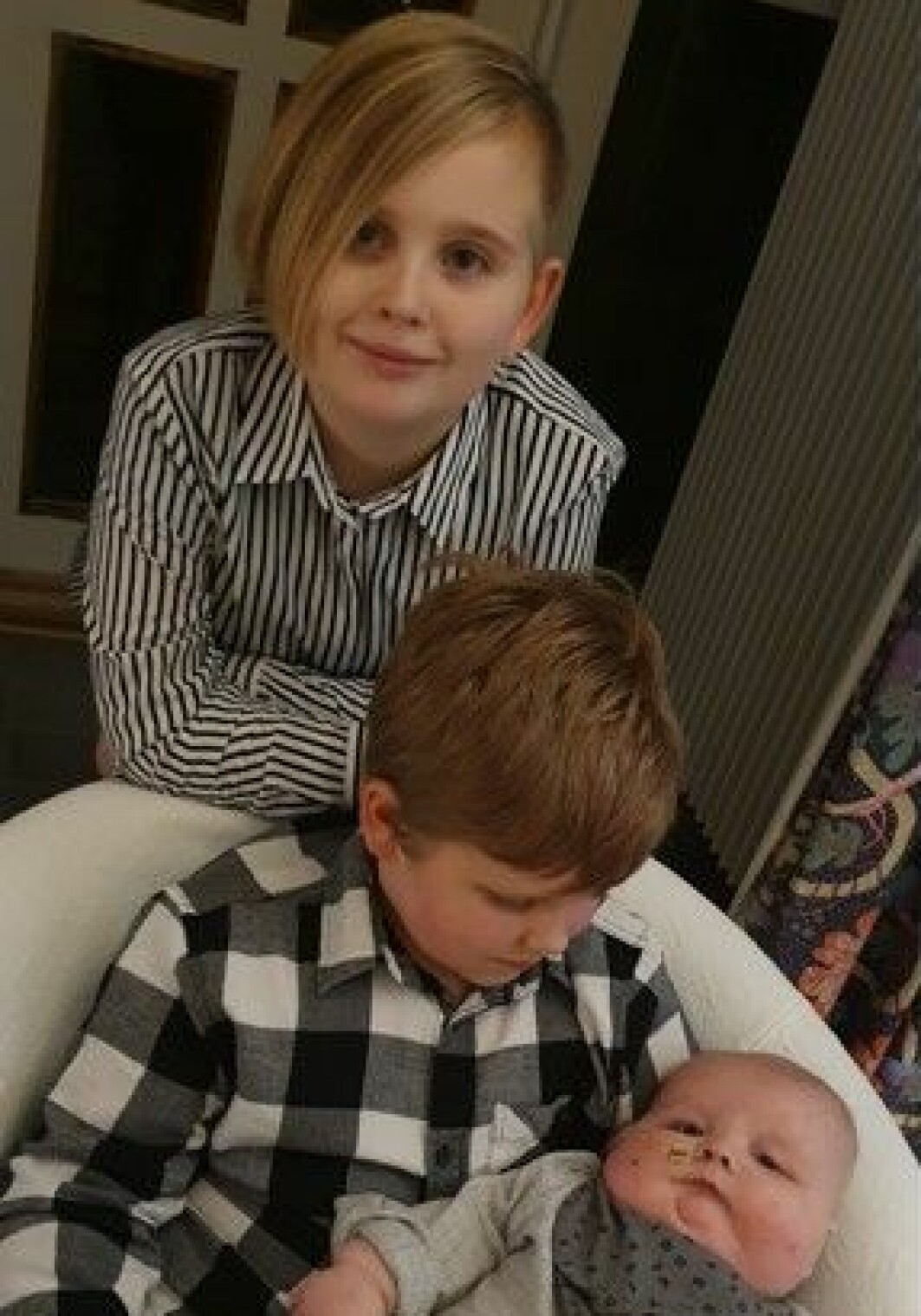 Walder firar sin första nyårasfton tillsammans med storasyskonen Tamlin och Nowa. Nowa, Tamlin och lillebror Walder i Husum.