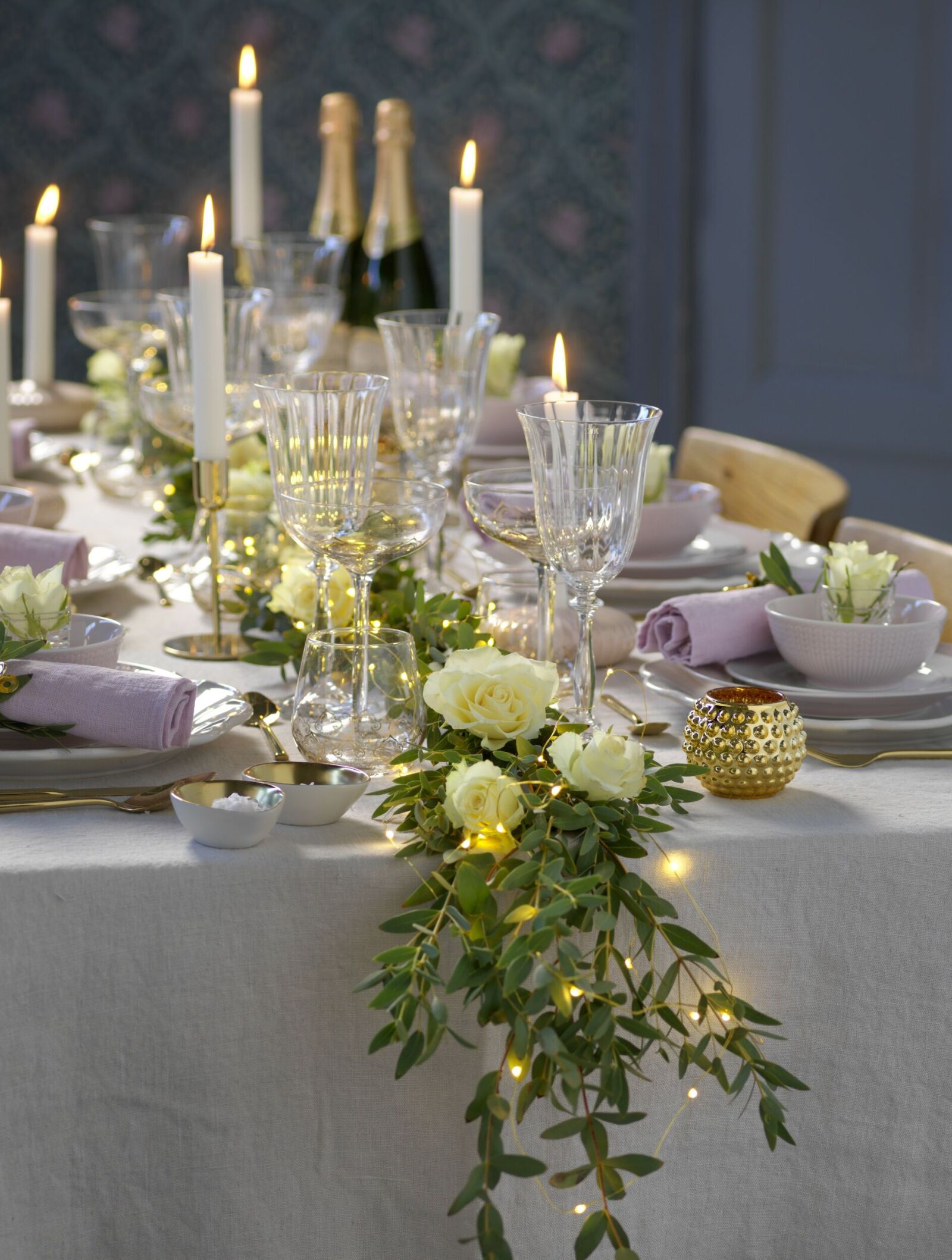 Vackraste dukningen till nyår - blomsterarrangemang | Allas
