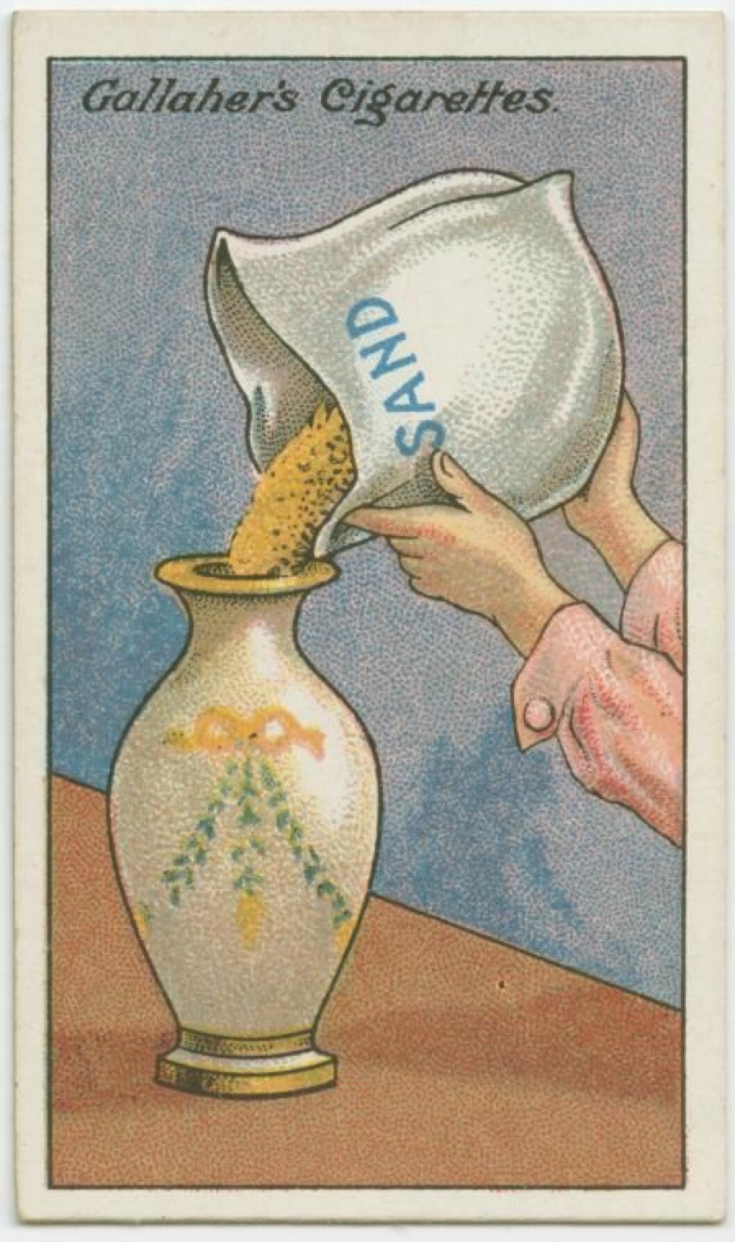 En sandfylld vas faller inte lika lätt. Fyll vasen med sand.