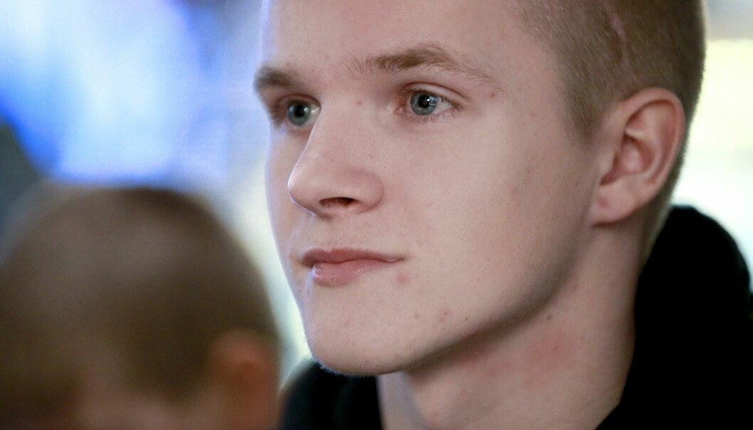 Oliver Liabäck säger att olyckan gjort honom mer försiktig. Oliver Liabäck, som överlevde fallet från trädet, säger att han blivit mer försiktig.