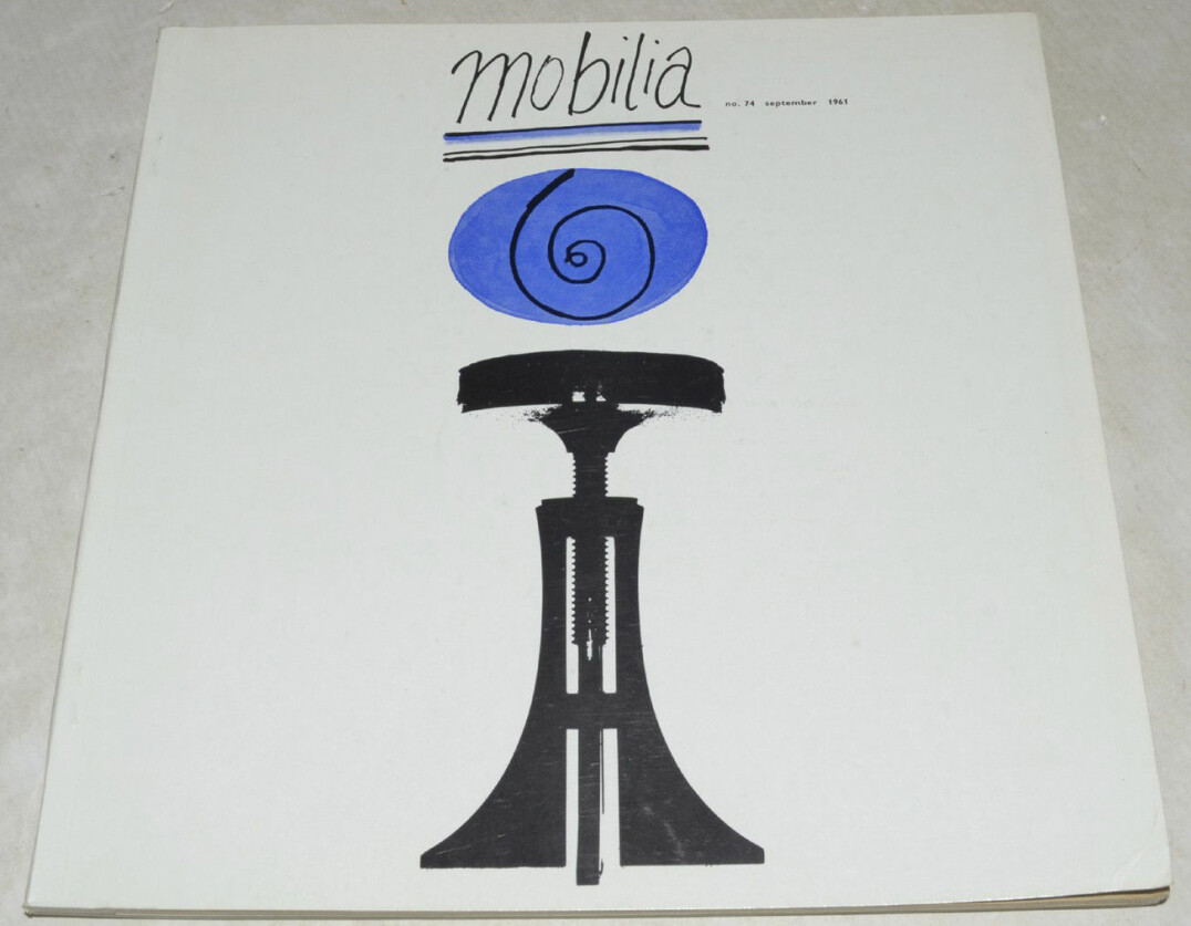 Grete Jalk skrev om samtida formgivning och var bland annat redaktör för det häftiga magasinet Mobilia åren 1956–62 och 1968–74. Det visade modern och nytänkande design och innehöll texter på fyra olika språk. Här är nummer 74 från år 1961 med Grete Jalks egen höj- och sänkbara pall på omslaget. Numret klubbades för 300 kr (900) på antikvariatet Connaisseur. Omslaget till nummer 74 från år 1961 av Mobilia.