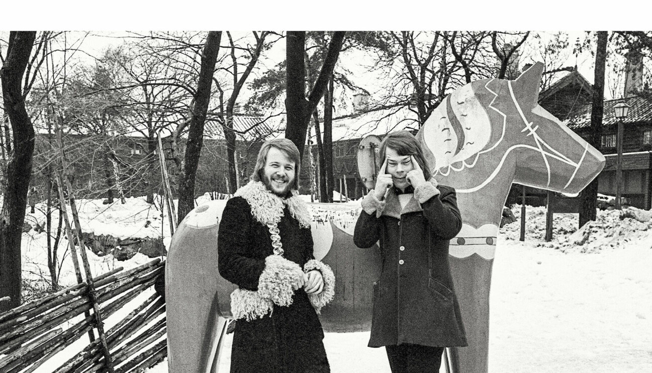 Larsåke kallades in för att snabbt som ögat ta en promotionbild för den japanska marknaden i typisk svensk miljö. Det blev Skansen och en dalahäst. Artisterna lär dessutom bära trätofflor. promotionbild för den japanska marknaden