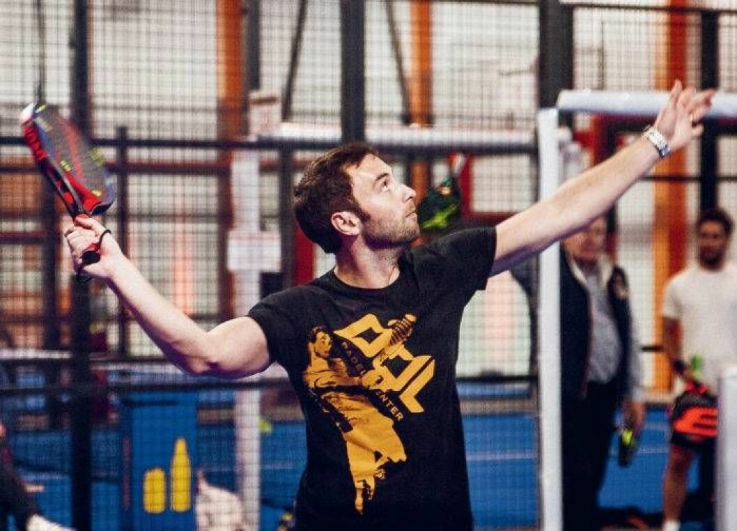 Måns Zelmerlöw är delägare i PDL-group och spelar padel så ofta han får tid. Foto: pressbild Måns Zelmerlöw padel