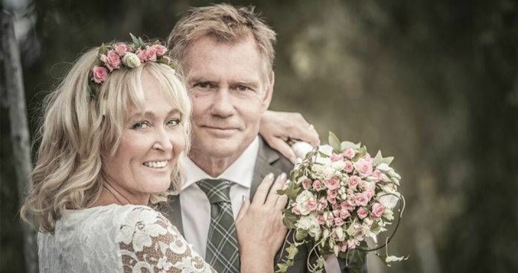– Det är underbart att få uppleva äkta kärlek och känna att någon älskar en även om man inte kan visa sina bästa sidor, säger Pamela om sin make Christer. Pamela och maken Christer gifte sig 2014.