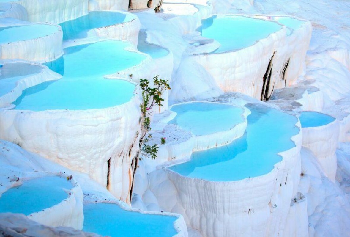 Pamukkales vita klippor och turkosa vatten