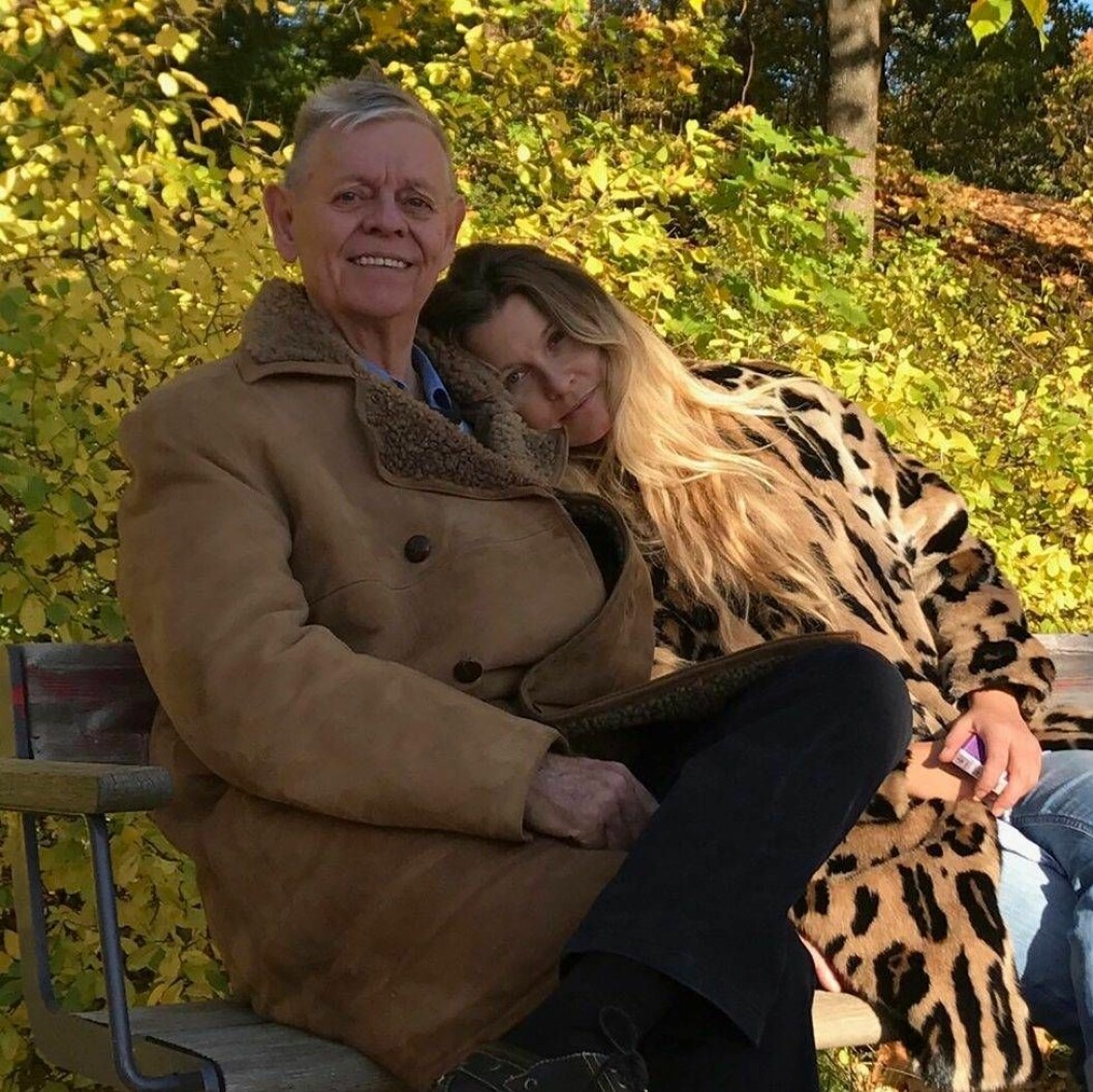 Pernilla träffar sin pappa några gånger i veckan och de har en fin relation, trots att han inte vet att hon är hans dotter. Foto: Privat pappa Kent med dottern Pernilla Andersson Dregen