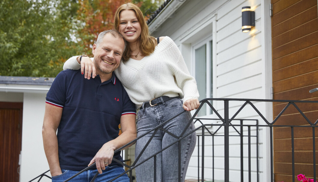 Pappa Sami har tränat sin dotter i karate och är väldigt stolt över Linneas ingripande för att rädda sina vänner. Pappa Sami Karhula bredvid sin dotter Linnea som han är väldigt stolt över efter att hon räddat livet på två kompisar.