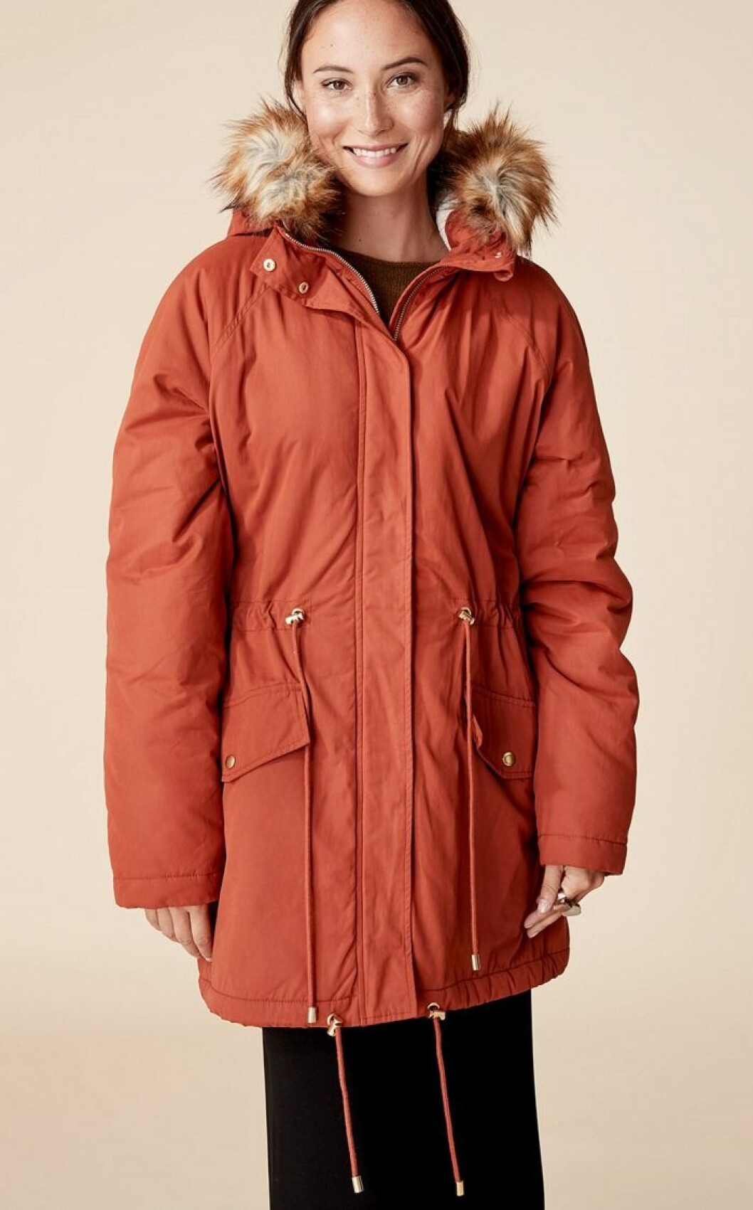 Roströd parkas från Indiska