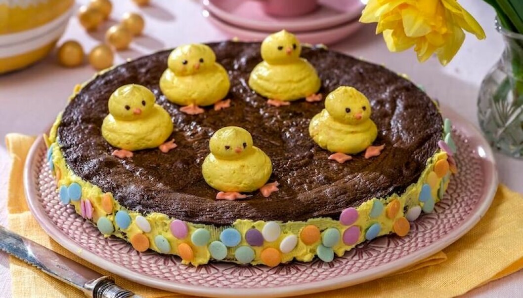 påsktårta i choklad med kycklingar
