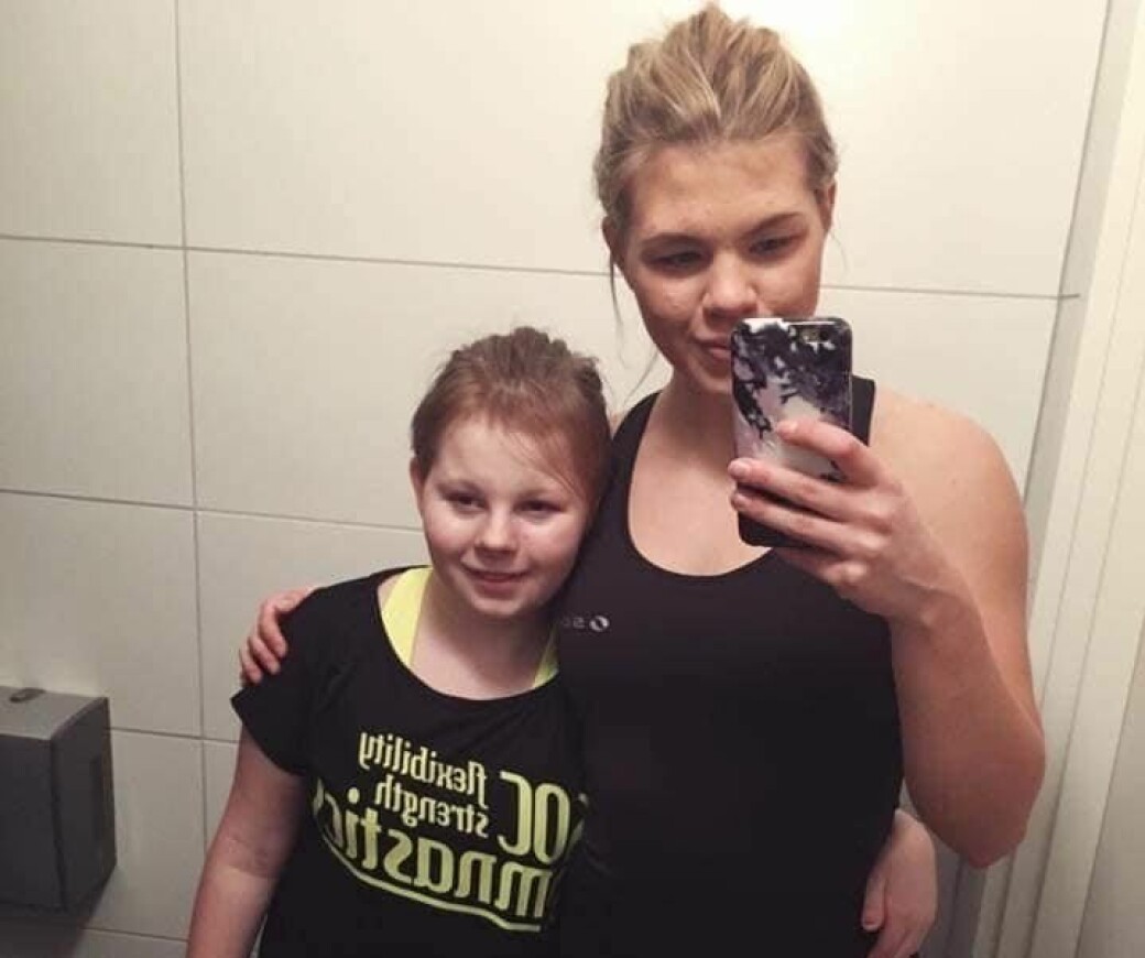 Patricia och Elin stod varandra nära, även efter att Patricia på senare tid flyttat till Göteborg. Systrarna Patricia och Elin Klinteberg tar en gemensam selfie i spegeln.