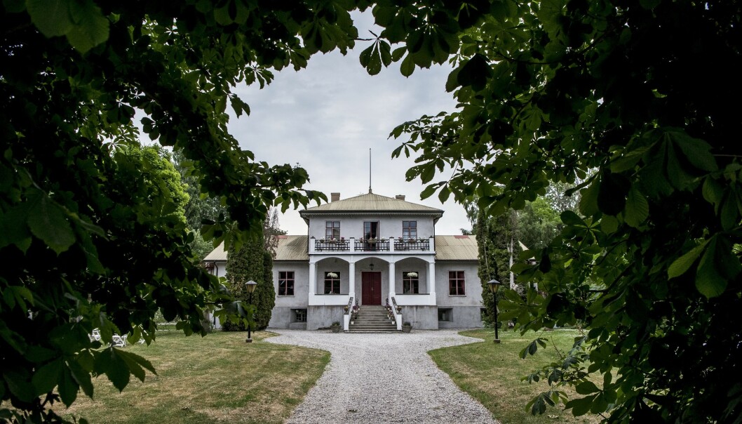 Det har blivit många besök på Gotland den senaste tiden för Kristin. Bland annat har hon besökt pensionat Grå Gåsen där Så mycket bättre spelas in, och där hennes mamma Barbro "Lill-Babs" Svensson medverkade 2010. Pensionat Grå Gåsen där Så mycket bättre spelas in.