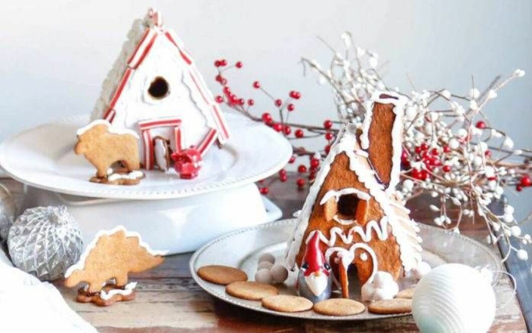 2015 gjorde Fredrik Nylén <a href="https://fredriksfika.allas.se/pepparkakshus-2015-check/" target="_blank" rel="noopener">små sagohus med tomtar, älgar och dinosaurier</a>. Foto: Fredrik Nylén Fredrik fikas pepparkakshus - tips och inspiration
