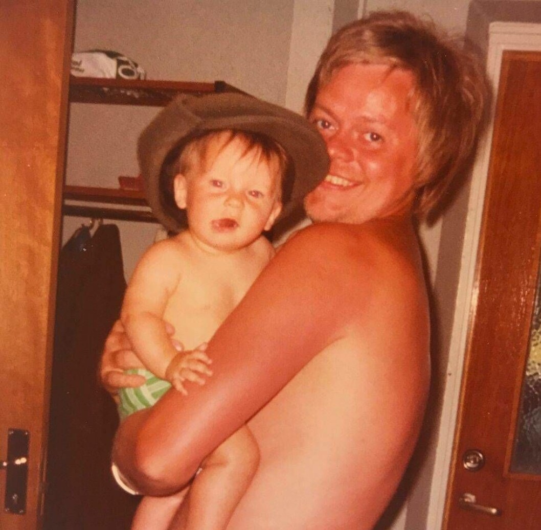 ”Han var en fantastisk pappa på många sätt när jag växte upp. Kärleksfull, men också lite ansvarslös”, säger Pernilla Andersson Dregen. Foto: Privat Pernilla Andersson Dregen som barn med pappa Kent