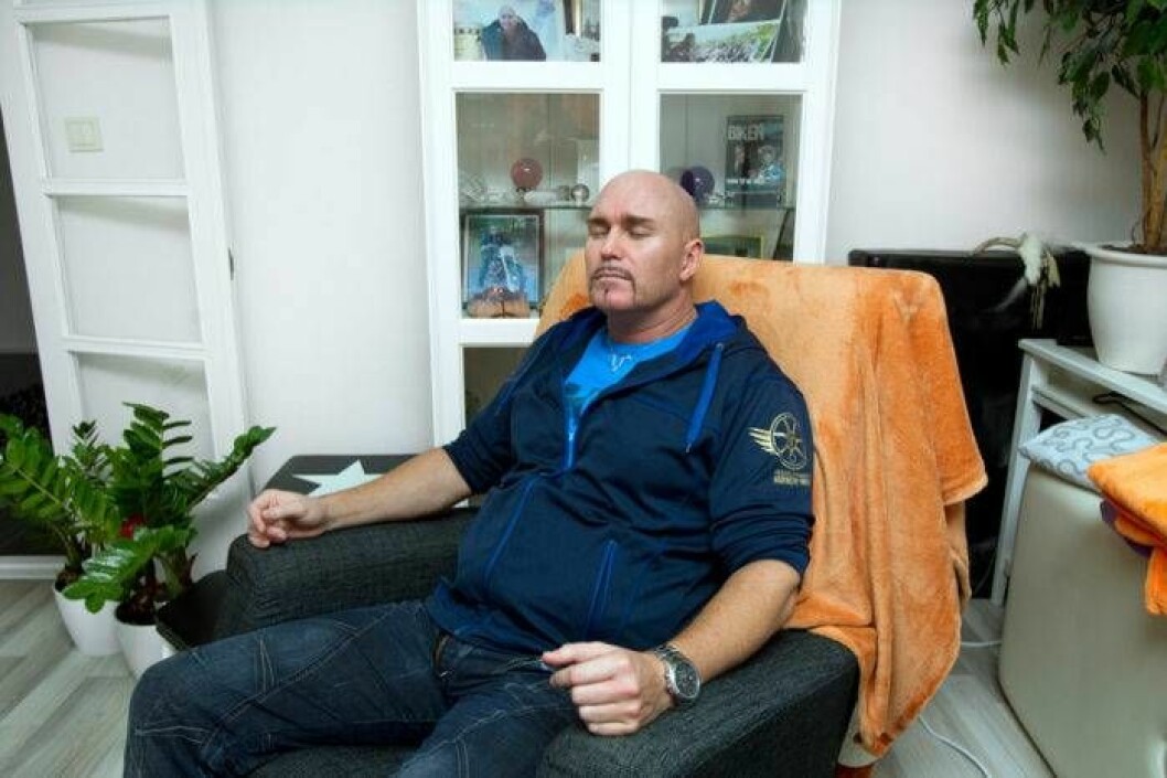Mediet Pierre i en seans med andarna.