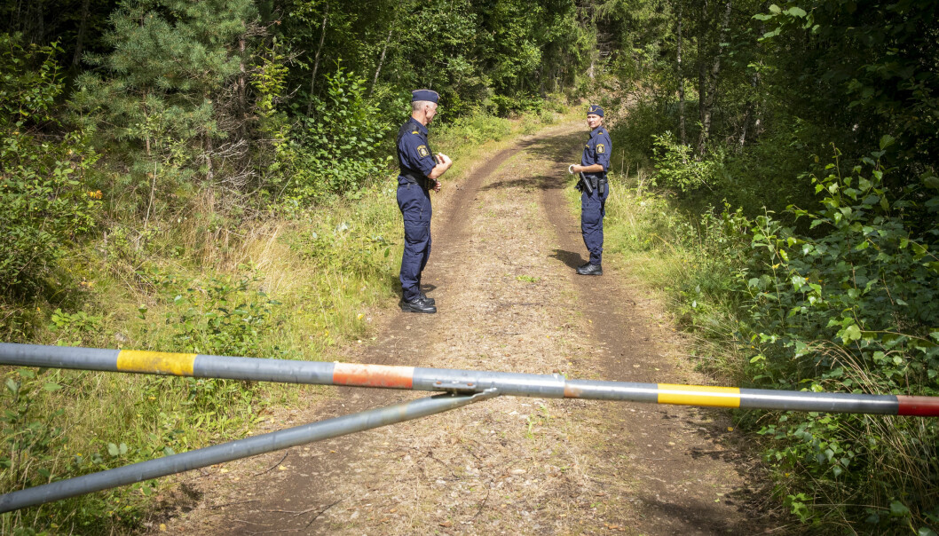 Gert-Inge var försvunnen i flera dagar innan hans kropp hittades här utanför Markaryd. Polis på skogsvägen där Gert-Inge Bertinsson hittades