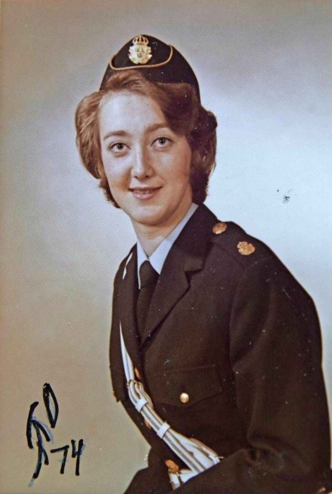 Den tuffa verklighet som mötte Ewa-Gun när hon började sin första anställning var hon inte beredd på. Här har Gun precis gått ut polisskolan 1974. Ewa-Gun Westford är här precis nyutexaminerad som polis år 1974