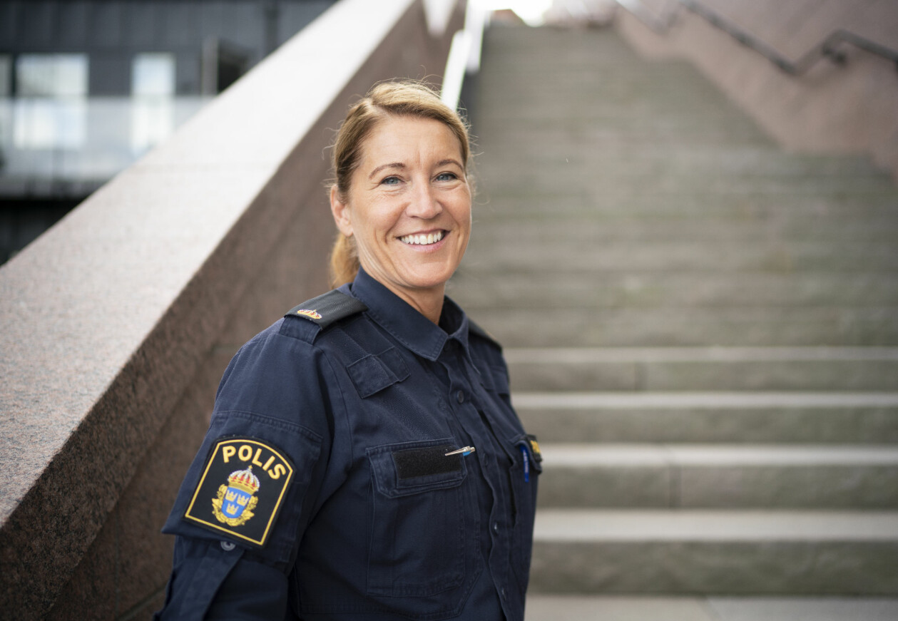 Pia har precis börjat sin första tjänst som polis i hemkommunen Nacka. Polisen Pia Salming i Nacka.