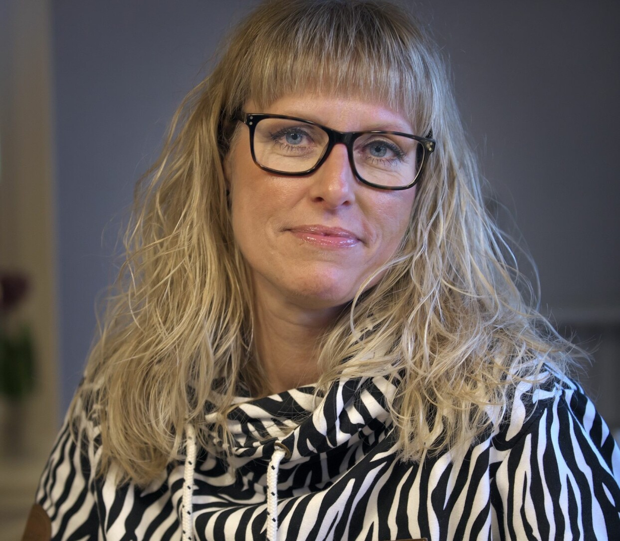 Ellen fick ta ett stort ansvar för familjen och barnen när hennes man blev sjuk. Foto: Magnus Gothander. Porträtt av Ellen som efter en lång tuff kamp mot makens sjukdom själv blev sjuk.