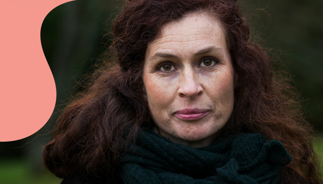 Porträtt av Johanna Hildebrand som har skrivit en bok om sina upplevelser i ett destruktivt förhållande.